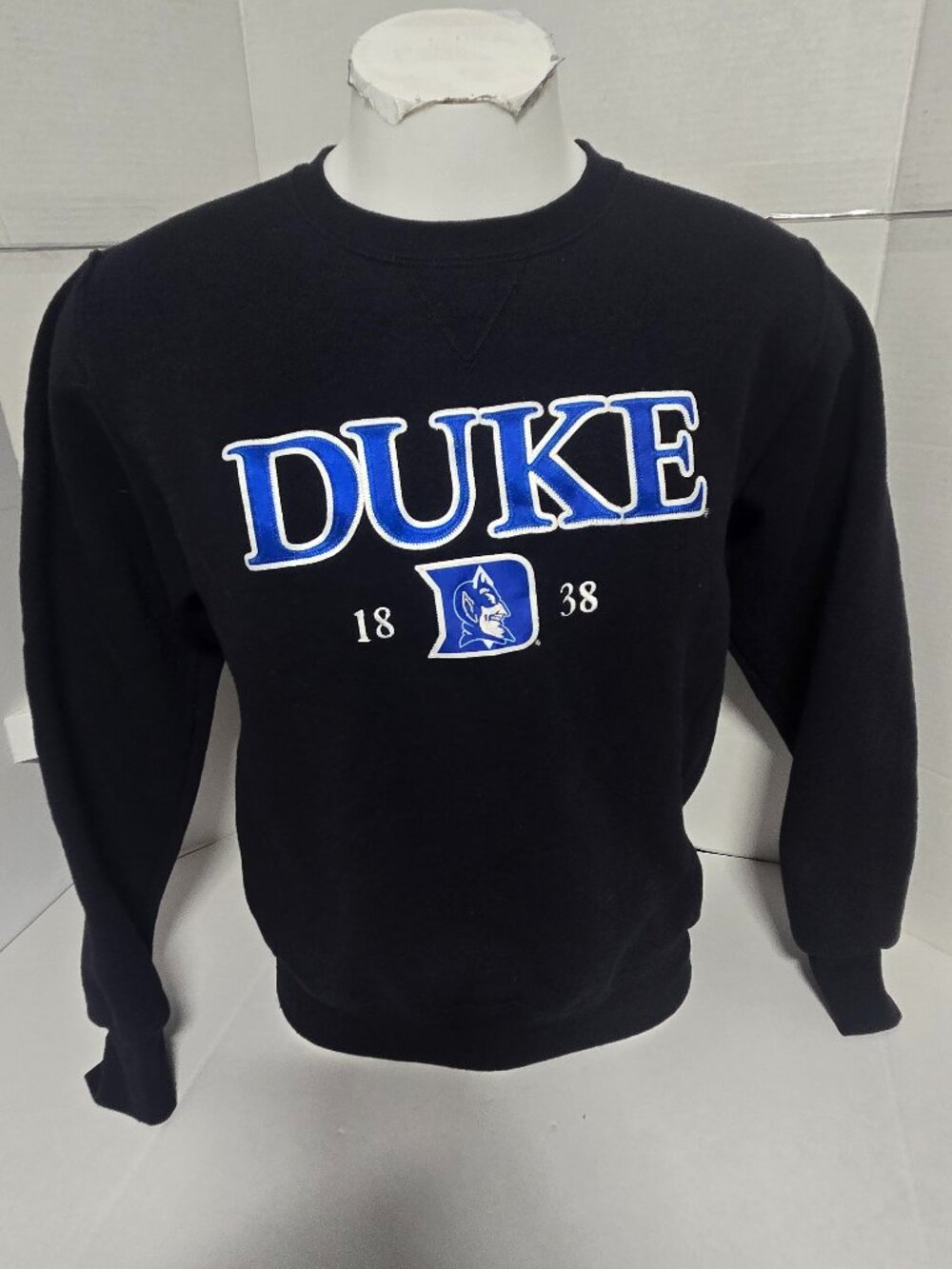 Duke Blue Devils Embroidered Crewneck Sweatshirt Men's Medium Black NCAA